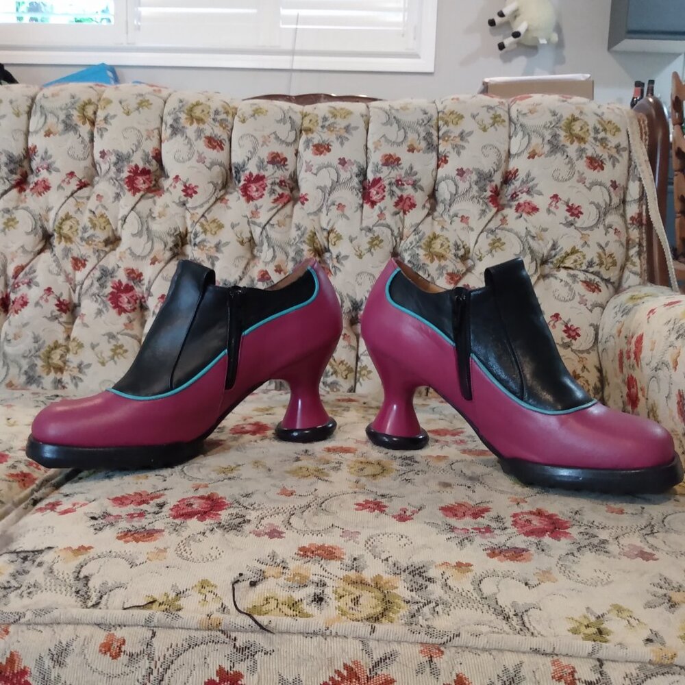John Fluevog Mini Bunny - Picture 3 of 6
